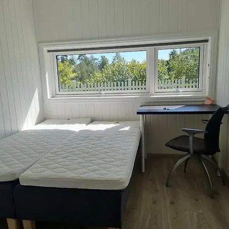 Enebolig Med Hybel I Villa