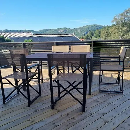 Enebolig Med Hybel I Villa Lyngdal