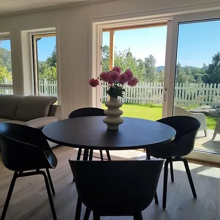Enebolig Med Hybel I