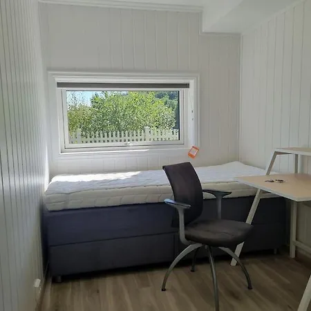 Enebolig Med Hybel I Villaer