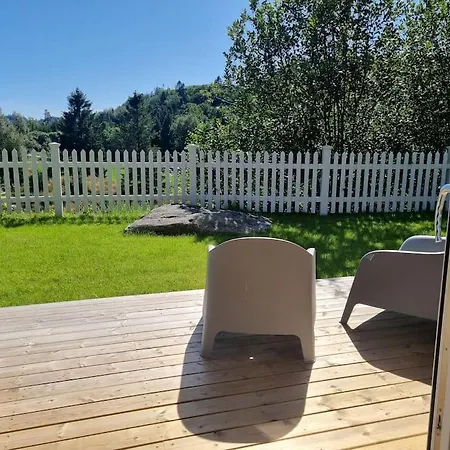 Enebolig Med Hybel I Lyngdal