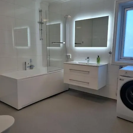 Enebolig Med Hybel I